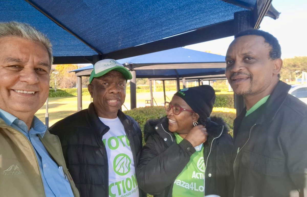 ActionSATshwane's tweet image. ActionSA councillors are in Ward 98 for a spaza awareness campaign, to encourage local spaza owners to register for funding. #Spaza4Locals