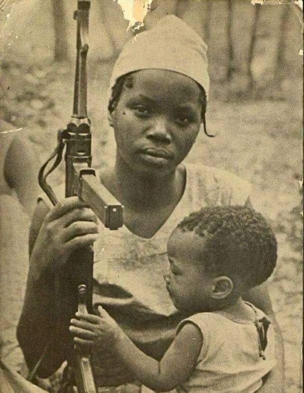 Wano nga best sniper in Africa is going to breast feed maama D 😂