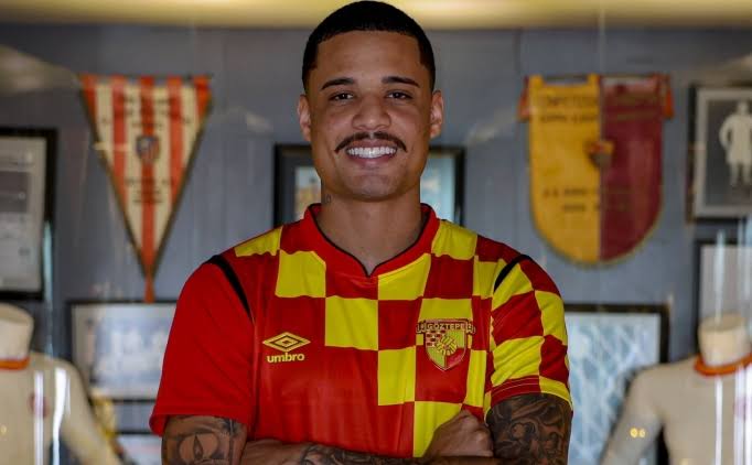 Göztepe'de yeni golcü Janderson

Göztepe’nin 26 yaşındaki yeni Brezilyalı golcüsü, hazırlık maçlarında beğeni topladı. 2 maçta 3 gol atan Janderson de Carvalho, Romulo’yu aratmayacağının sinyalini verdi

Göztepe, transfer hamleleriyle adından söz ettiriyor. Sarı-kırmızılıların