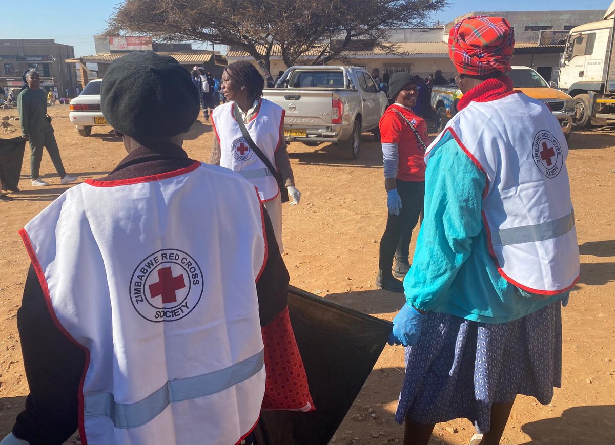 Last week, we took action to clean up from Senondo 50 to Phakama Shopping Centre in Gwanda!  Huge thanks to ZESA, Vet Services, Prisons, our staff &amp; volunteers, schools, community groups, and Ward 2 Councillor &amp; Mayor Thulani Moyo for the support. Clean spaces!