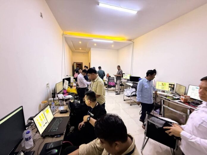 CAMBODIA: Police in Takhmao, Kandal Province, raid suspected online scam site. 7 Vietnamese nationals arrested &amp; evidence seized. Police found manuals &amp; fake Facebook account management documents created with aim of defrauding Vietnamese people. cen.com.kh/archives/85593…