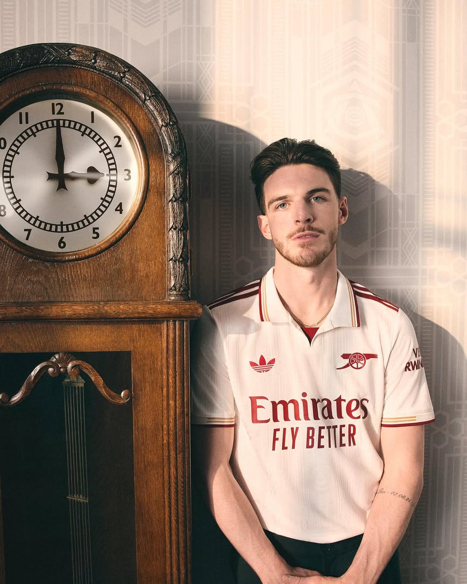 brfootball's tweet image. Arsenal's 2025/26 third jersey pays tribute to Highbury 🕰️