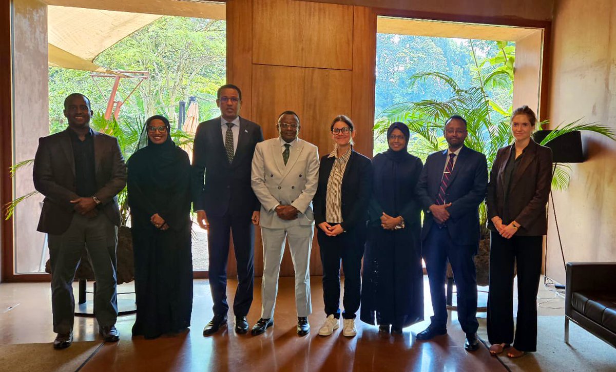 🌾Climate matters ! 🇨🇭welcomes H.E. Amb. Jabril <a href="/Ijabril/">Jabril Ibrahim Abdulle</a>, H.E. Min. Bashir and the <a href="/MoECC_Somalia/">Ministry of Environment & Climate Change 🇸🇴</a> team for talks on #NAPs, #NDCs, carbon markets and economic opportunities. Let’s unlock 🇸🇴’s climate change mitigation potential! #ClimateAction #Article6