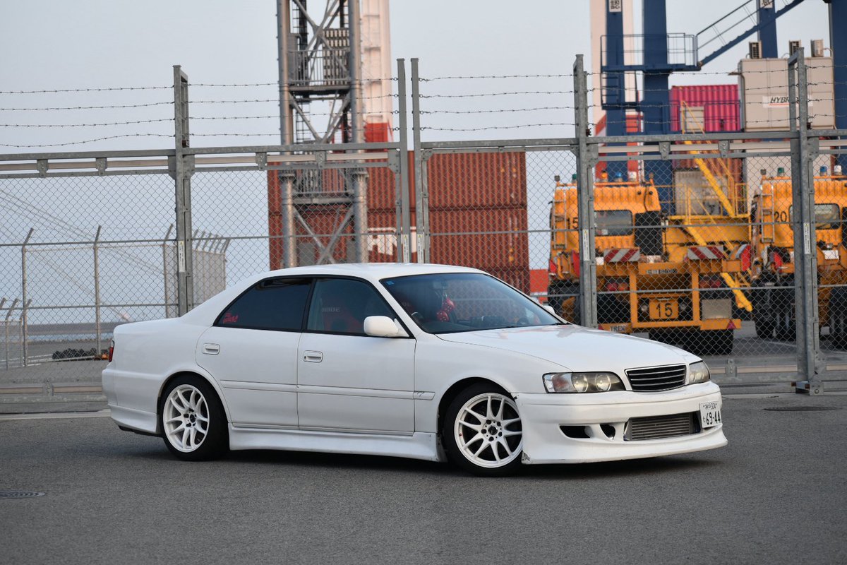 フォロワーさん増えたので改めて自己紹介⤵︎ ︎
【名前】TAICHI 
【出身】兵庫県
【性別】🚹
【🎂】2001/9/10
【🚗】チェイサー ツアラーV
【趣味】🍜･🍞屋さん巡り/🏓/📸

主に兵庫〜大阪間ウロウロしてます。
クルマを通してたくさんのオーナーさんと交流したいです。
お気軽にDMください😊