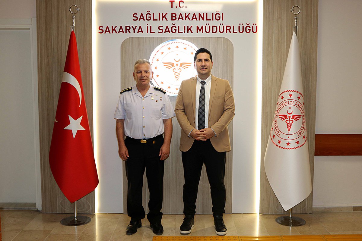 Tuğgeneralliğe yükselerek Hatay Jandarma Komando Tugayı Komutanlığı'na atanan Sakarya İl Jandarma Komutanı Sayın Albay Nejdet Karaca, İl Sağlık Müdürümüz Doç. Dr. Kayhan Özdemir’e veda ziyaretinde bulundu. Nazik ziyareti dolayısıyla teşekkür ederiz.
#sakayaism #sakaryasağlık