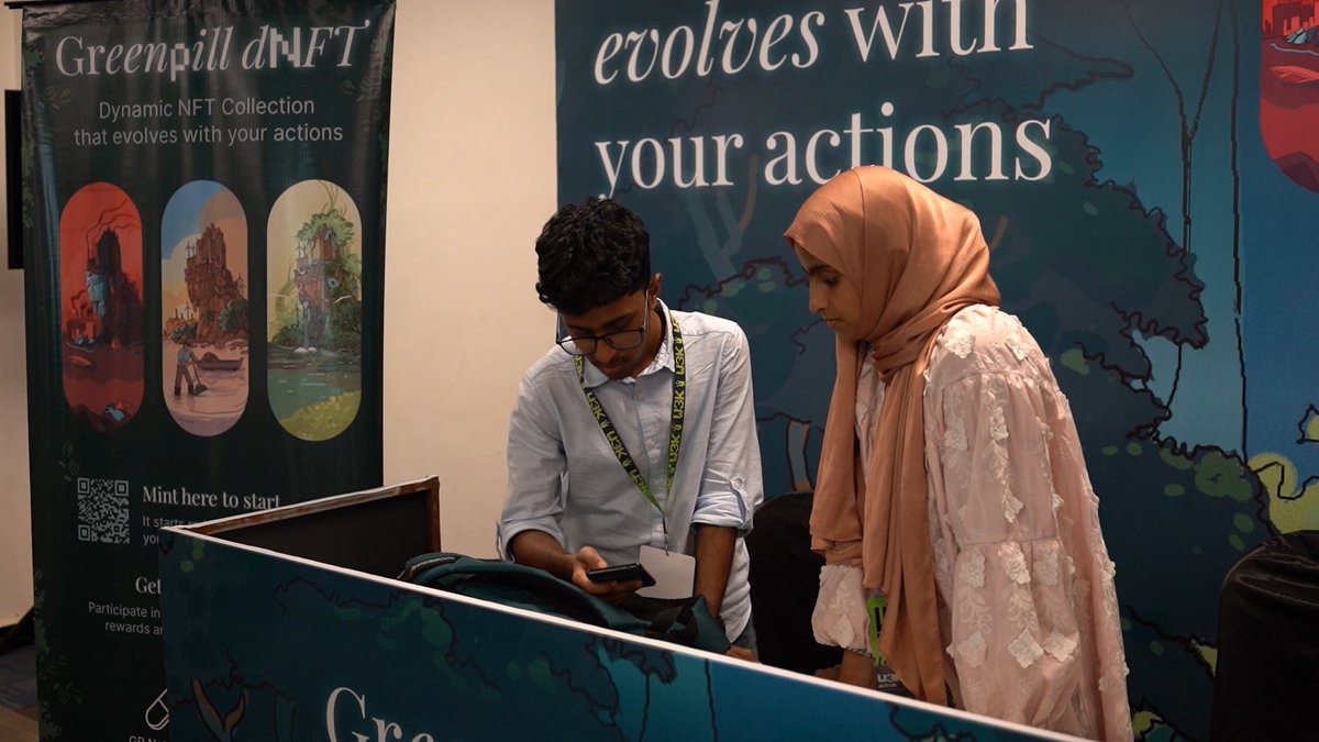 Lots of curious people pulled up to the <a href="/Atlantis_p2p/">Atlantis 🔱</a>  booth.

To get greenpilled!!