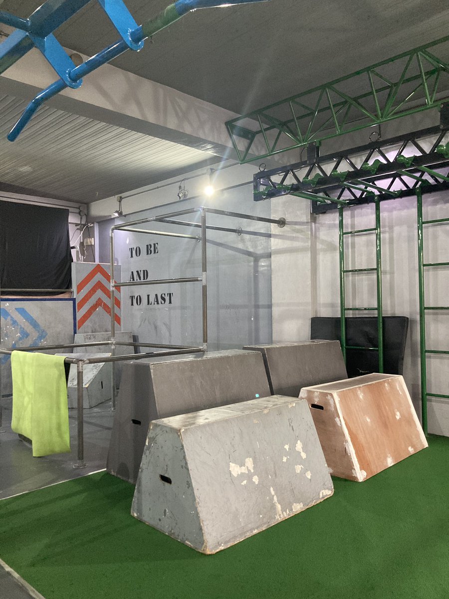 itstheresechua's tweet photo. Class #11: Parkour with Aaron @ Muscle Up 
classpass trial: day 11

Coach was very friendly and encouraging. We did warm ups, drills, then he taught me beginner moves (jumps, vault, cat lift/hang). Very tiring but fun!

📍location: Maginhawa
🎫 credits: 2
🚗 parking lot in front https://t.co/lI8qcBHRyT