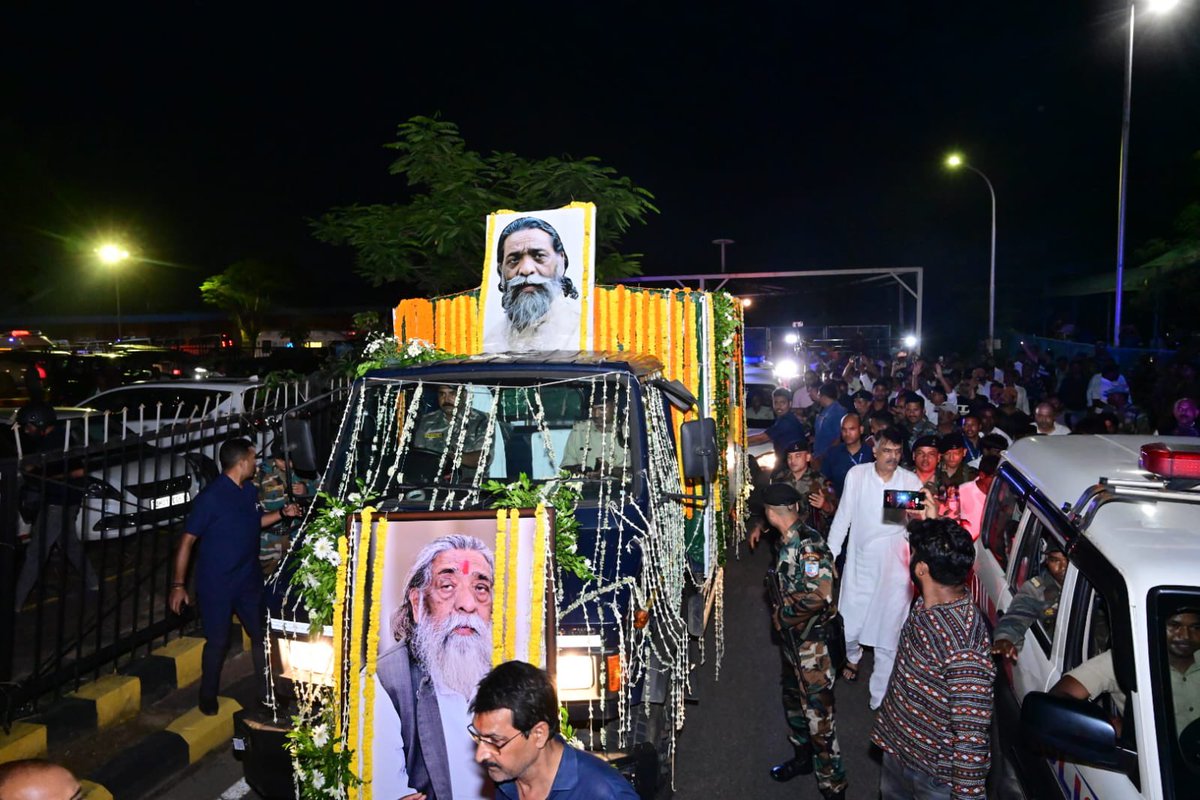 Office of Chief Minister, Jharkhand (@jharkhandcmo) on Twitter photo рдЭрд╛рд░рдЦрдгреНрдб рдХреЗ рдкреВрд░реНрд╡ рдореБрдЦреНрдпрдордВрддреНрд░реА рдПрд╡рдВ рд░рд╛рдЬреНрдпрд╕рднрд╛ рд╕рд╛рдВрд╕рдж рджрд┐рд╢реЛрдо рдЧреБрд░реБ рджрд┐рд╡рдВрдЧрдд рд╢рд┐рдмреВ рд╕реЛрд░реЗрди рдХреЗ рдкрд╛рд░реНрдерд┐рд╡ рд╢рд░реАрд░ рдХреЛ рд▓реЗрдХрд░ рд░рд╛рдВрдЪреА рдПрдпрд░рдкреЛрд░реНрдЯ рд╕реЗ рдореЛрд░рд╣рд╛рдмрд╛рджреА рд╕реНрдерд┐рдд рдЖрд╡рд╛рд╕ рдХреЗ рд▓рд┐рдП рдореБрдЦреНрдпрдордВрддреНрд░реА рд╢реНрд░реА <a href="/HemantSorenJMM/">Hemant Soren</a> рдкреНрд░рд╕реНрдерд╛рди рдХрд┐рдПред рдЭрд╛рд░рдЦрдгреНрдб рдХреЗ рдкреВрд░реНрд╡ рдореБрдЦреНрдпрдордВрддреНрд░реА рдПрд╡рдВ рд░рд╛рдЬреНрдпрд╕рднрд╛ рд╕рд╛рдВрд╕рдж рджрд┐рд╢реЛрдо рдЧреБрд░реБ рджрд┐рд╡рдВрдЧрдд рд╢рд┐рдмреВ рд╕реЛрд░реЗрди рдХреЗ рдкрд╛рд░реНрдерд┐рд╡ рд╢рд░реАрд░ рдХреЛ рд▓реЗрдХрд░ рд░рд╛рдВрдЪреА рдПрдпрд░рдкреЛрд░реНрдЯ рд╕реЗ рдореЛрд░рд╣рд╛рдмрд╛рджреА рд╕реНрдерд┐рдд рдЖрд╡рд╛рд╕ рдХреЗ рд▓рд┐рдП рдореБрдЦреНрдпрдордВрддреНрд░реА рд╢реНрд░реА <a href="/HemantSorenJMM/">Hemant Soren</a> рдкреНрд░рд╕реНрдерд╛рди рдХрд┐рдПред
