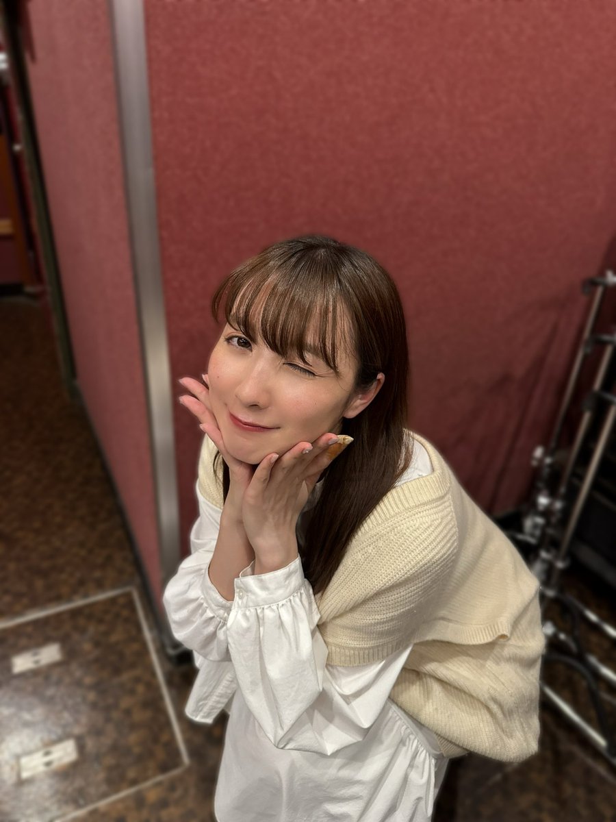 日頃から『紺野栞のラジこん！』を
たくさん聴いて、応援してくれている
皆様のおかげでなんと2クール目も
番組を続けられることになりました😭👏
本当にありがとううっ😭✨

番組継続を記念して応援チェキが
販売されております🥴📸
radio-chronicle-shop.stores.jp/items/677f15fb…

2クール目も楽しいラジオ番組にするぞ🌟