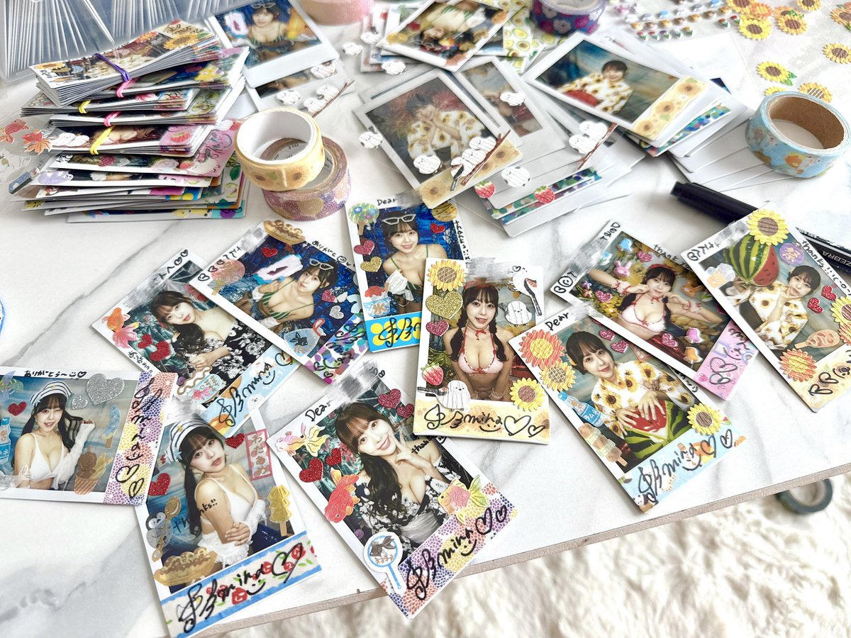 チェキいっぱい書いた〜( ﾉ〃⌒ー⌒)ﾉ 
届くの楽しみにしててね〜💓💓

#夏の宿題チェキ