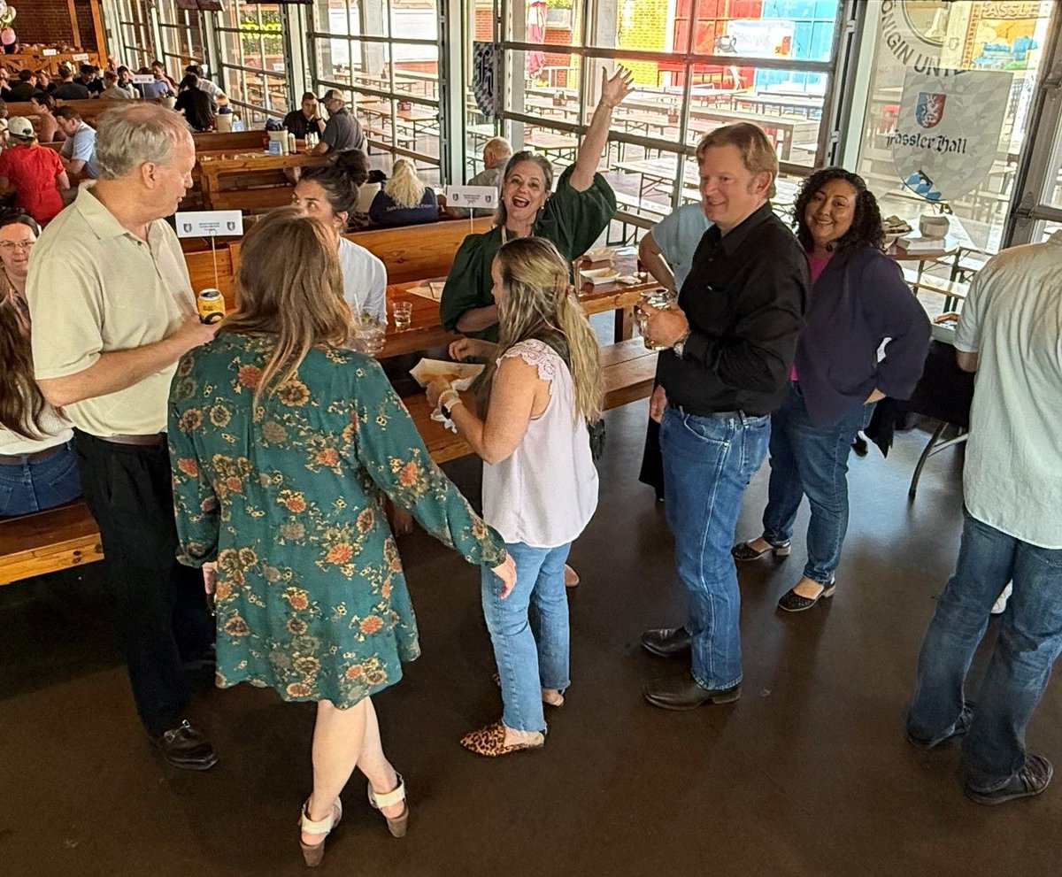 PPDMAssociation's tweet image. Thank you to everyone who joined us for the Oklahoma Leadership Team Happy Hour at Fassler Hall! on July 31

Shana Swirin-Miles Trudy Curtis
#PPDMCommunity #OKCHappyHour #NetworkingSuccess #DataProfessionals #FasslerHall