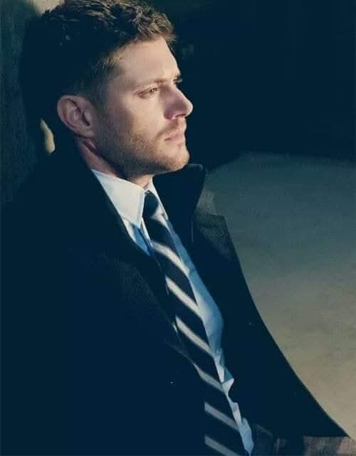 تبدأ حياتك محاولا فهم كل شيء 
وتنهيها محاولا النجاة من كل مافهمت":