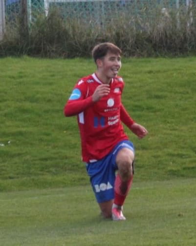 70 kamper!

Det finnes ikke ett vondt ord om Mathias Tjoland i Vard. Den blideste av de alle på trening og i kamp, uansett situasjon. Profesjonell, og en god bidragsyter i gruppen! 

Lykke til med nye utfordringer i <a href="/FloyFotball/">Fløy Fotball</a>, du blir savnet!