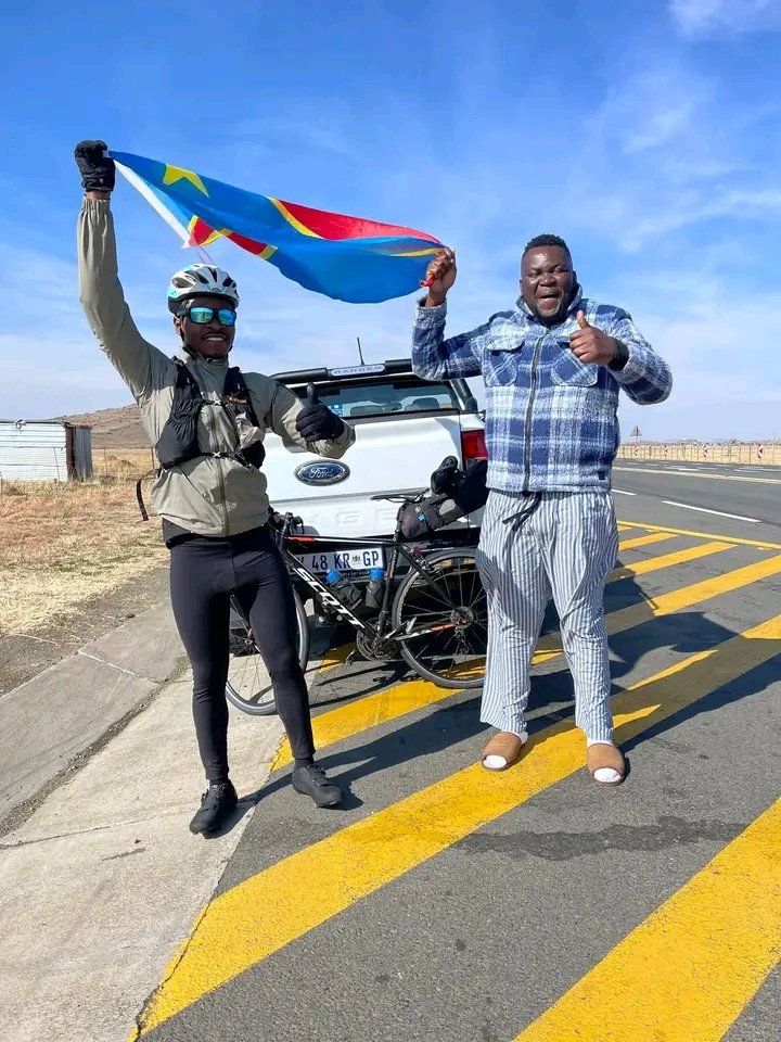 #RDC : Miguel Masaisai, le jeune originaire de Goma, vient de boucler un périple de plus de 3 mois à vélo entre la RDC et l’Afrique du Sud, pour porter un message fort de paix, d’unité et d’espoir pour l’Afrique.