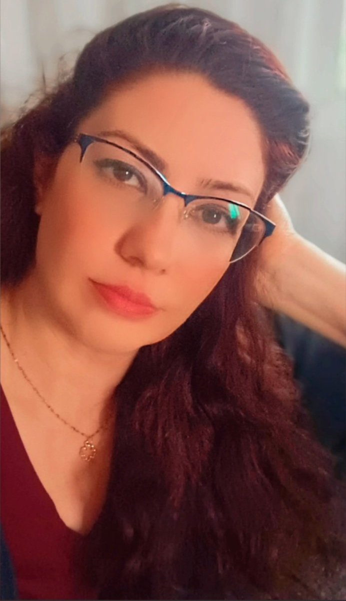 Bir tarafım kuzey, diğer yanım güney Azerbaycan'dan Karabağ hanlığı torunlarından, Tebriz diyarından bir Oğuz TÜRKÜYÜM. 
Ben TÜRKÜM.