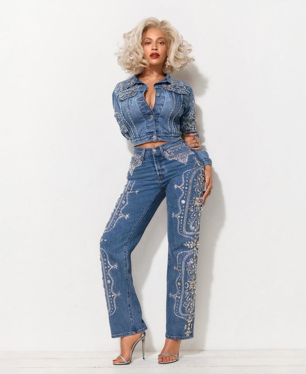 Beyoncé looks great in Levi’s jeans.