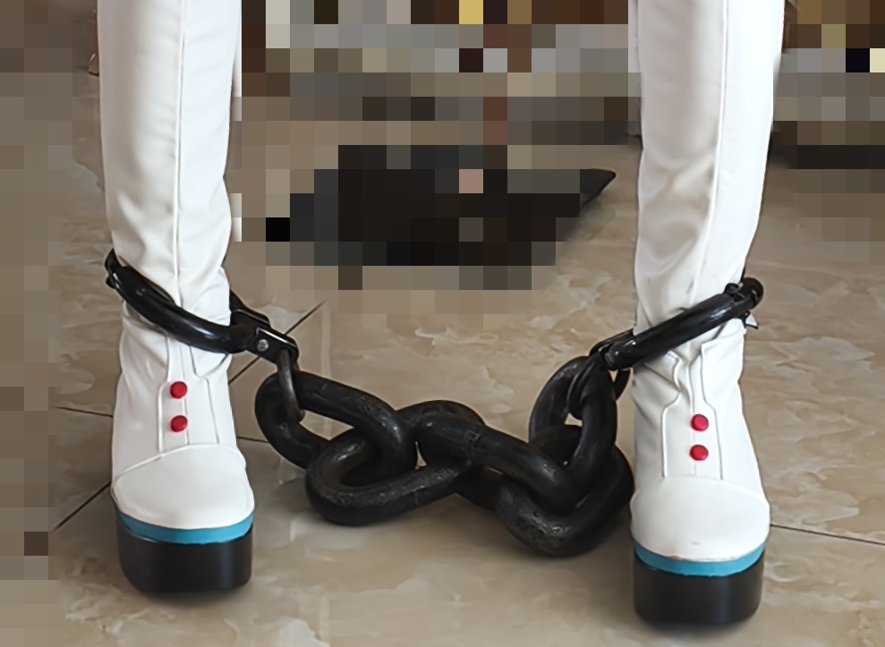 死镣配靴~
#死镣 #脚镣 #死刑犯 #死刑