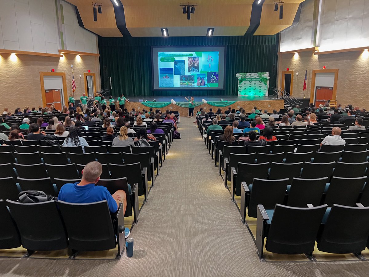 Berkner’s Herd is back together and dreaming big!! #risddreambig <a href="/farrahsmock/">Farrah Smock</a>