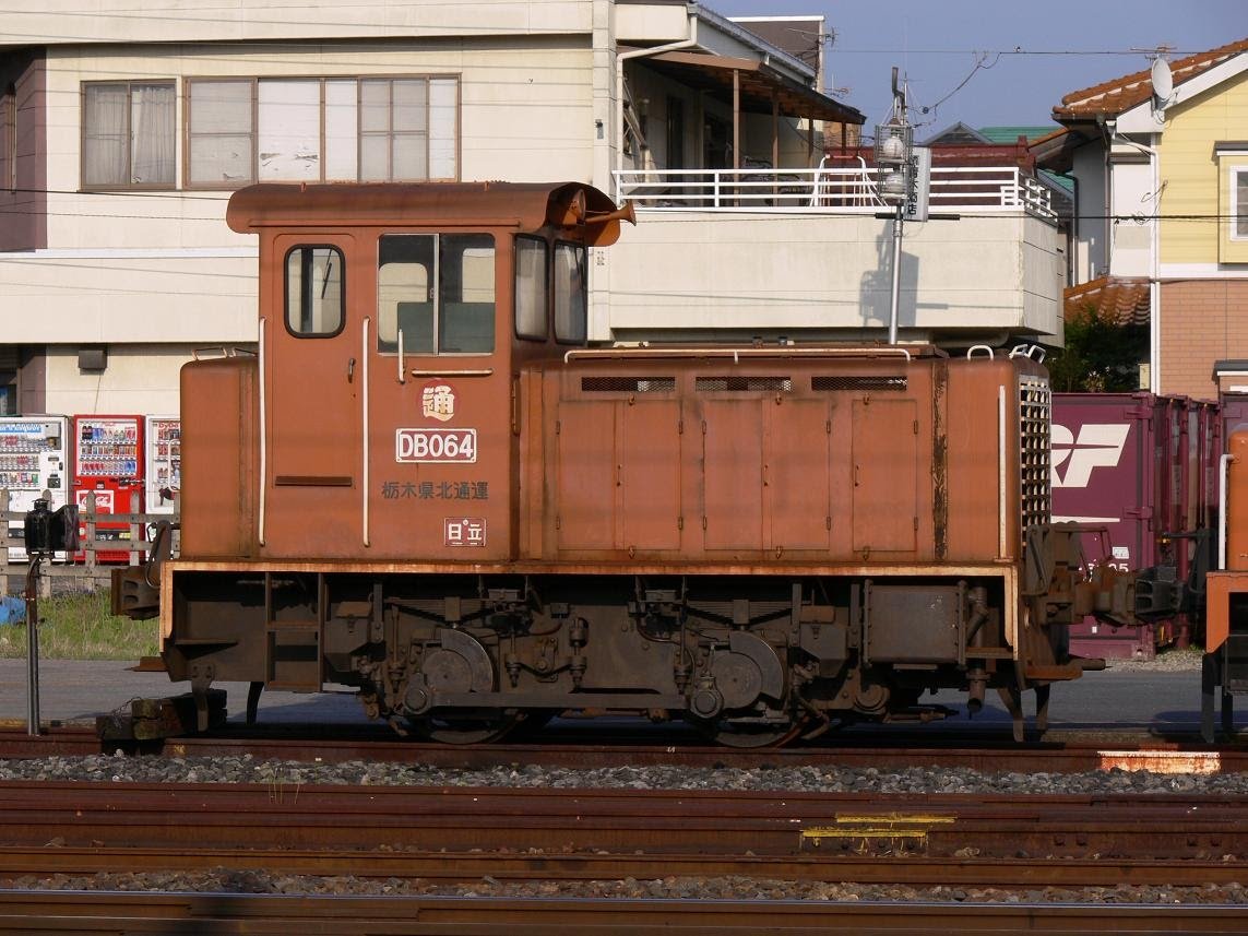 2006年3月に貨物列車の発着が無くなっても、スイッチャーがしばらく残っていた

2007年5月　東北本線　矢板駅