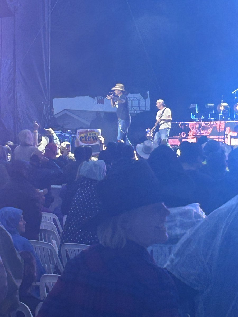 Jason Aldean killing it <a href="/theBVJ/">Big Valley Jamboree</a>