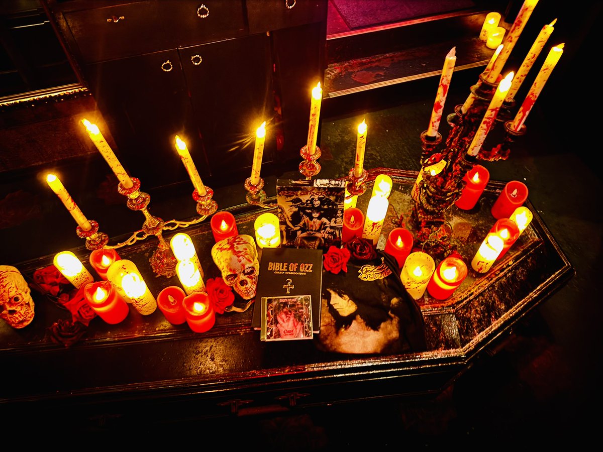 all_seikima's tweet photo. Thank you
PRINCE of“FU××ING” DARKNESS
OZZY OSBOURNE
with love from vampire world of TOKYO
OZZY is forever in my heart
#OzzyOsbourne
#vampirecafe https://t.co/WHf5Xkns6D