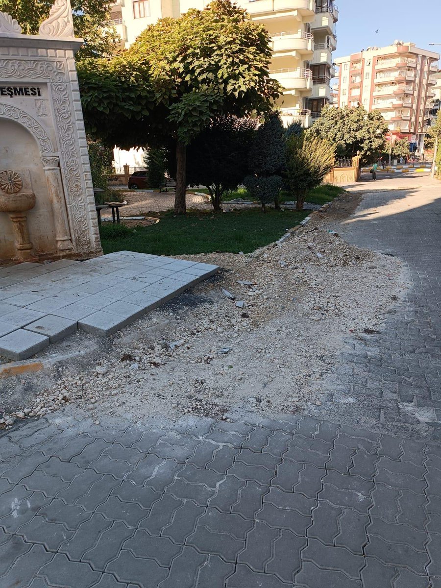 Karaköprü Akbayır mahallesi 1046 sokak'ta bulunan sokağımız yaklaşık 1 aydan fazladır kazıldı ama hala onarımı yapılmadı <a href="/Karakoprubel/">Karaköprü Belediyesi</a> <a href="/nihatcftc/">Nihat ÇİFTÇİ</a>