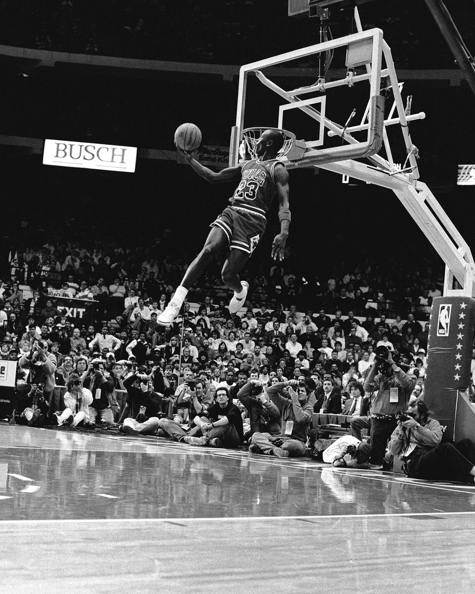 Gravity didn’t exist on this day in ‘88. #MJMondays