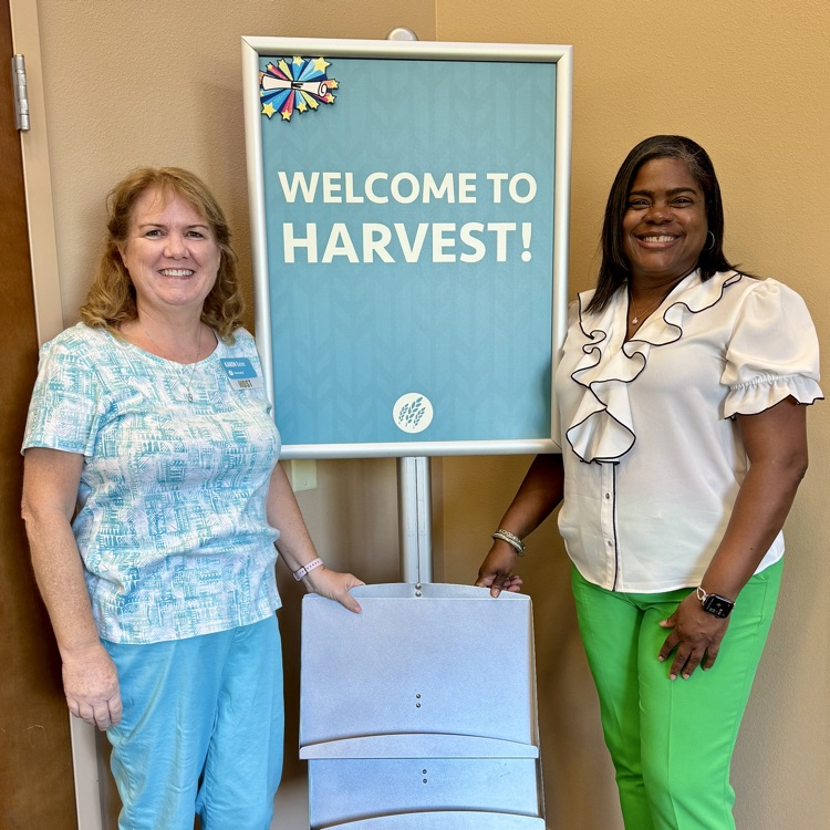 Manateeschools's tweet photo. Welcome back, Panthers! Braden River Middle kicked off a new school year at Harvest United Methodist Church in Lakewood Ranch on Monday. The staff gathering celebrated a community business partnership formed to inspire staff &amp; increase student achievement #ManateeSchoolsGoodNews https://t.co/Xr1aUhjz1h