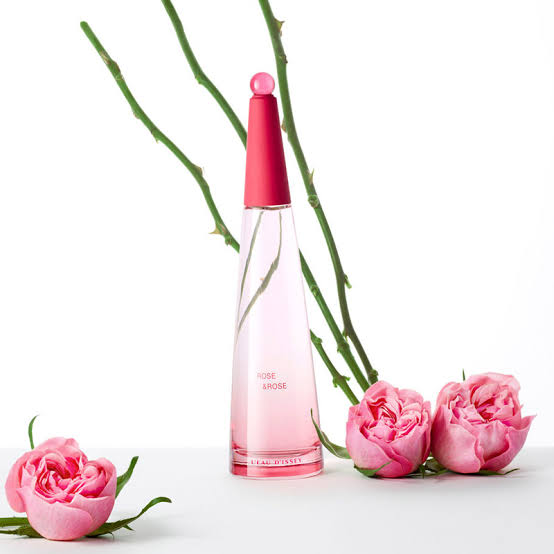 kalravkapadia's tweet photo. PerfumeAddicts Exclusive Deal:

A TRIBUTE TO THE QUEEN OF FLOWERS💐💐💐

Issey Miyake L'Eau d'Issey Rose & Rose Pour Femme for women from Issey Miyake 90ml EDP INTENSE TESTER WITH CAP for 4000. #rose #issey #floral #bouquet 

Only 4 PIECES AT THIS RATE🥰🥰🥰

A perfume that feels like stepping into a blooming rose garden under the first blush of dawn. 

L’Eau d’Issey Rose & Rose is not just a floral fragrance—it’s an ode to the most iconic flower in perfumery. 

Wrapped in intensity and elegance, this creation is for the woman who exudes strength, charm, and softness in equal measure.

Juicy raspberries and pink pepper sparkle like dewdrops on petals, instantly catching your attention. 

As it settles, two varieties of rose—Damascena and Centifolia—unfold in lush, layered richness. 

This heart is ultra-feminine, deeply romantic, and confidently modern. 

Beneath the bloom lies a soft but sensual base of patchouli and cashmere woods, giving the fragrance a grounded warmth and sophistication.

L’Eau d’Issey Rose & Rose is a sophisticated declaration of femininity—graceful, powerful, and poetic. 

Ideal for romantic evenings, brunch dates, or simply when you want to feel special and radiant.

HIGHLY RECOMMENDED BY PERFUMEADDICTS 💞💞💞