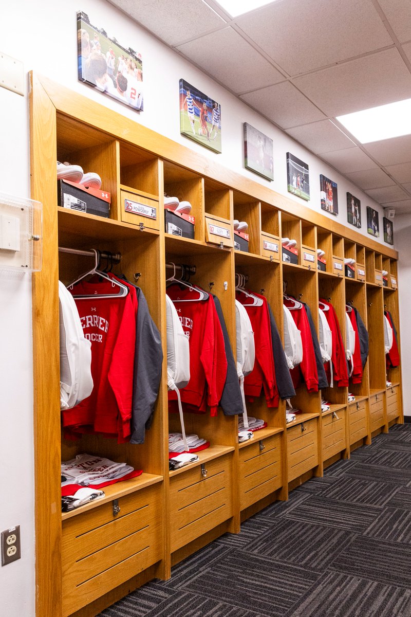 New gear for the new year 🐾 #GoBU 

📸 <a href="/mattwoolverton/">Matt Woolverton</a>