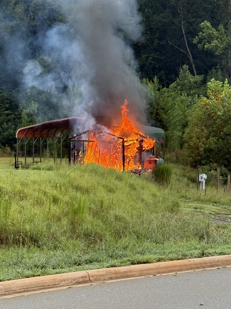Huntersville_FD's tweet image. This morning, just before 7am  Stations 1, 4 responded to a fire behind @LNCharter Elementary (Hambright Rd). E4 arrived on scene with an out building fully involved. Fire was quickly controlled, but not before destroying sports equipment for the school. #HuntersvilleFD