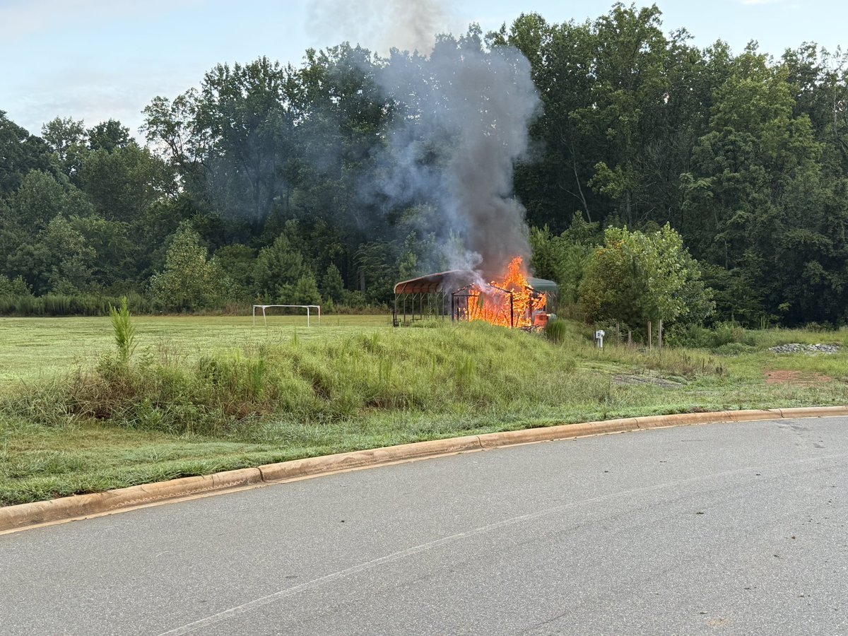 Huntersville_FD's tweet image. This morning, just before 7am  Stations 1, 4 responded to a fire behind @LNCharter Elementary (Hambright Rd). E4 arrived on scene with an out building fully involved. Fire was quickly controlled, but not before destroying sports equipment for the school. #HuntersvilleFD