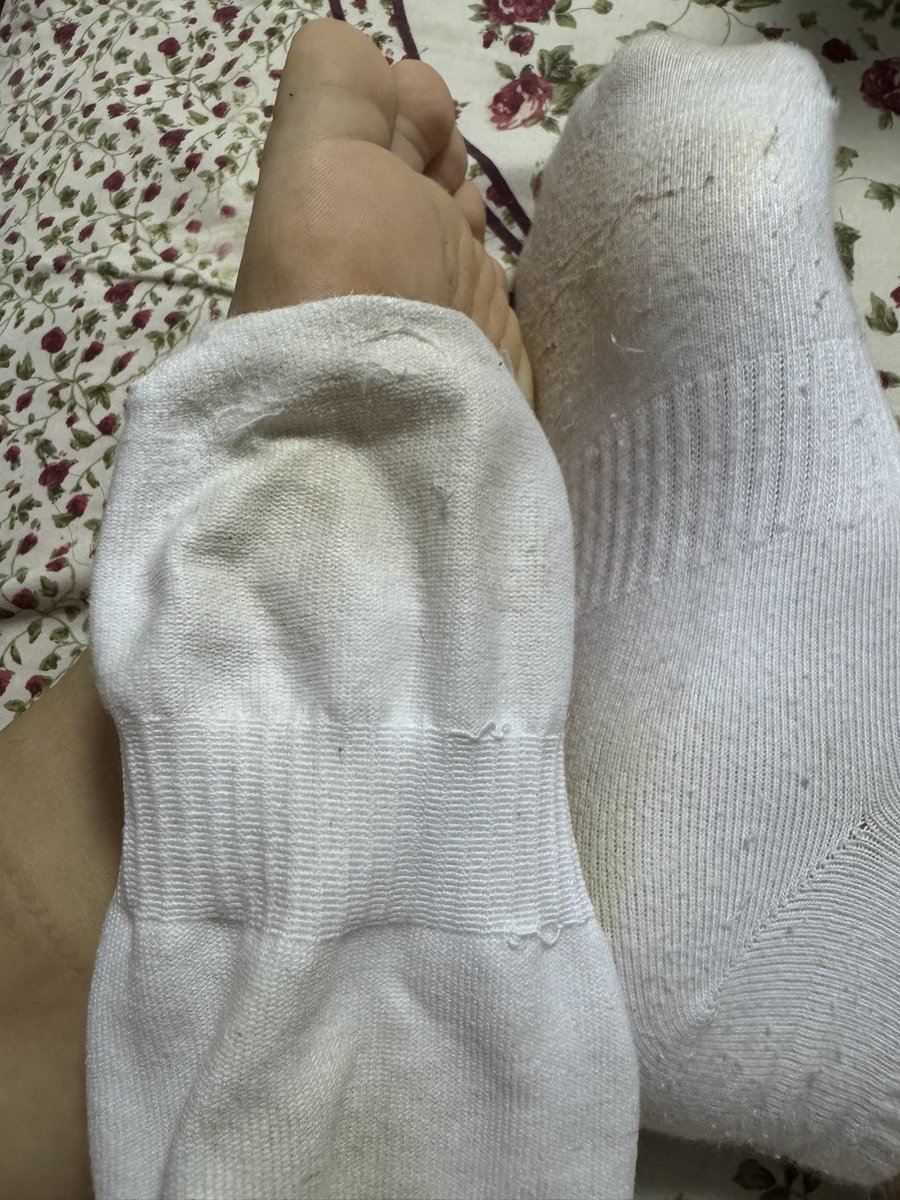 福利姬云朵小羊的原味屋分享的黄推图片2 - 网红私拍内容