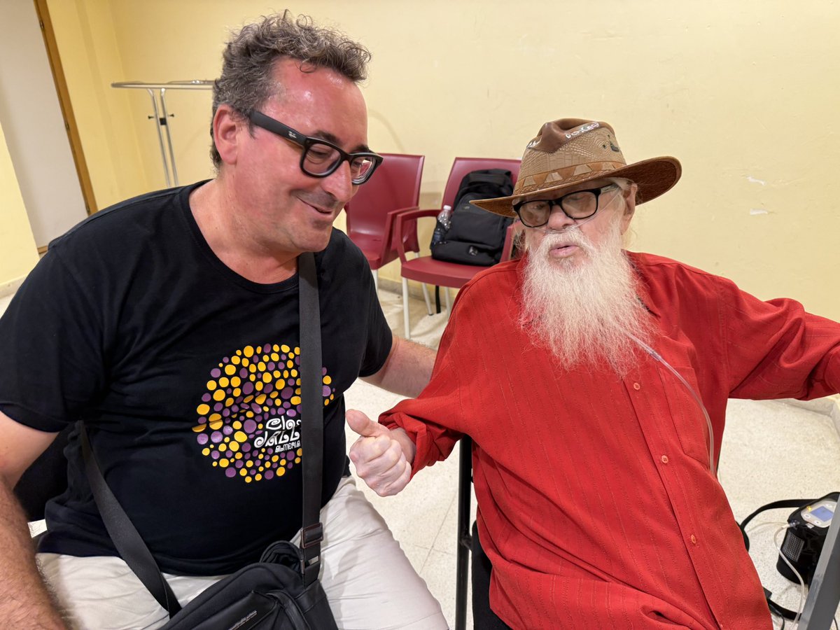 Lo vivido estos días dan sentido a la vida más allá incluso de las enseñanzas de la Música. Ver que Hermeto Pascoal con 89 años viva para la música subido en el escenario en las condiciones físicas en las que está hacen inspirarme a más no poder para seguir el camino de la vida h