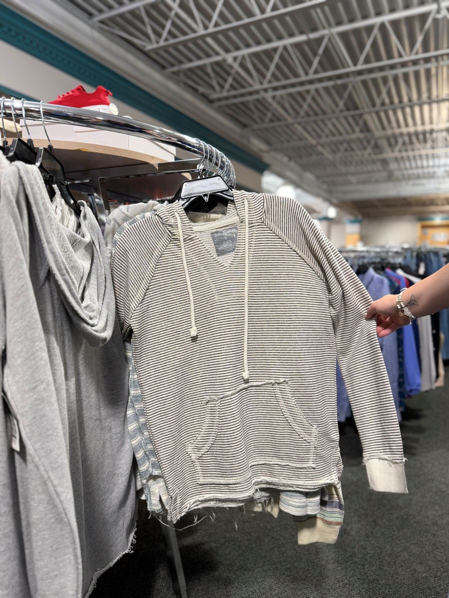 LabelShopper's tweet image. Made for breezy late summer nights. The kind of cozy you’ll keep close. Have you seen what’s new at Label Shopper?

#labelshopper #summer #sweaters