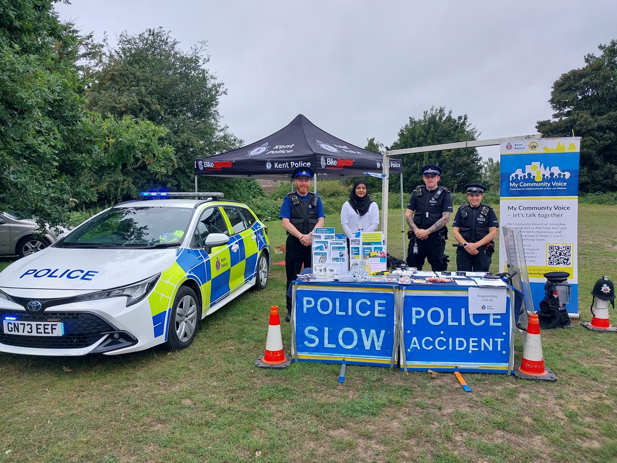 Child Centred Policing Team (CCPT), Beat Team, and Community Liaison Officer (CLO) had a fantastic morning at the Family Fun day, held at Greatness Recreation Ground. We marked 13 pedal cycles, provided safety and security advice, and handed out bike locks and saddle covers.