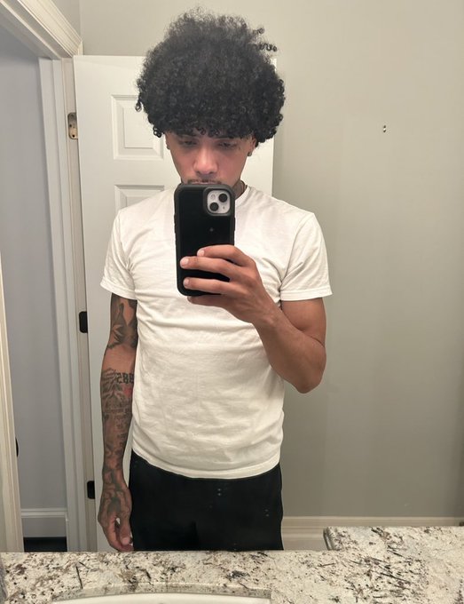 Watch YUNGIN 🔞😈's leaked NSFW photo on TwXstars