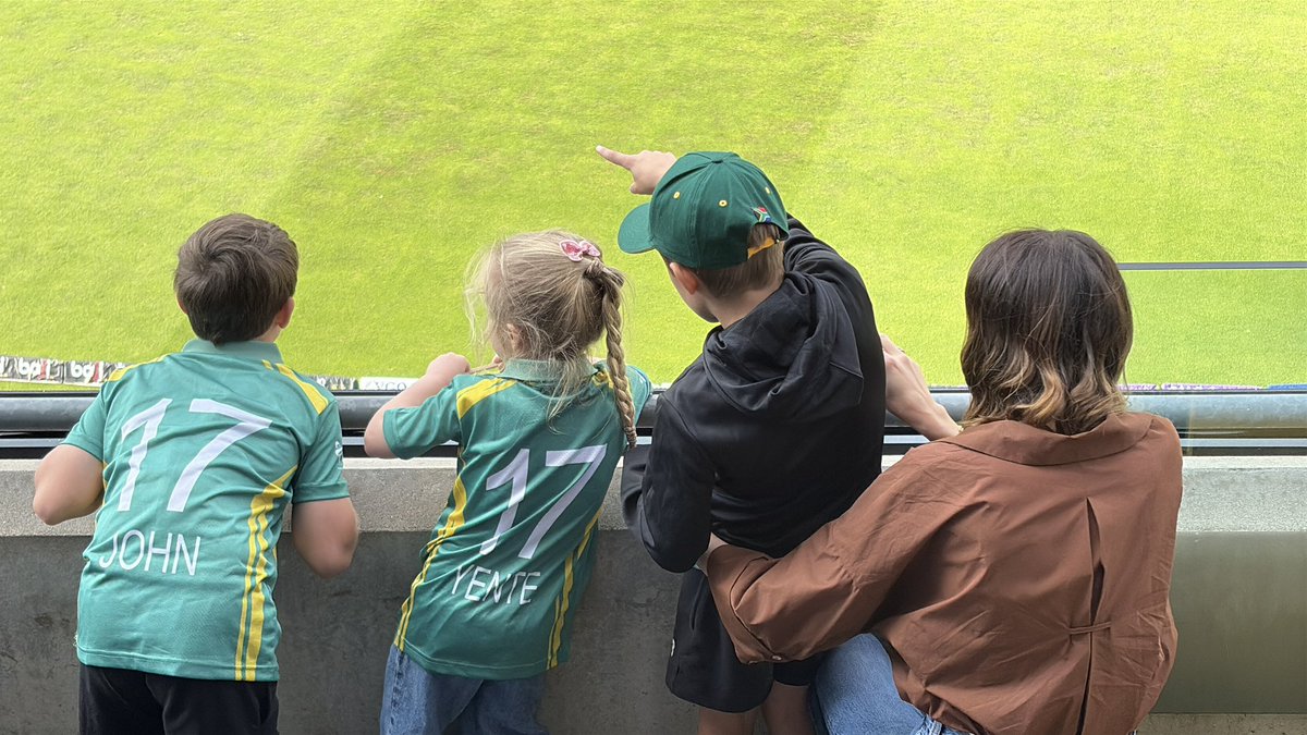 AB de Villiers (@abdevilliers17) on Twitter photo Memorable and special ♥️
Thank you Game Changers South Africa Champions, and <a href="/WclLeague/">World Championship Of Legends</a> 🇿🇦 🏆 Memorable and special ♥️
Thank you Game Changers South Africa Champions, and <a href="/WclLeague/">World Championship Of Legends</a> 🇿🇦 🏆