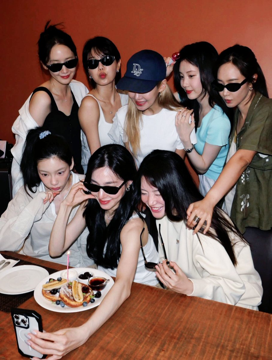 지소앞소영소💖
소시야 18주년 축하해🎂
#여전히_소녀시대
#18thLongLastingLoveWithSNSD