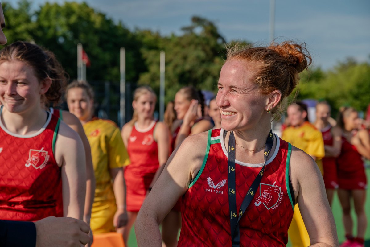 🥈All smiles for our senior Women's squad as they pick up their silver medals😀👏

<a href="/S4Cchwaraeon/">S4C Chwaraeon 🏴󠁧󠁢󠁷󠁬󠁳󠁿</a> <a href="/GetGrilla/">GRILLA</a> <a href="/skinwrkout/">Skin Wrkout™</a>