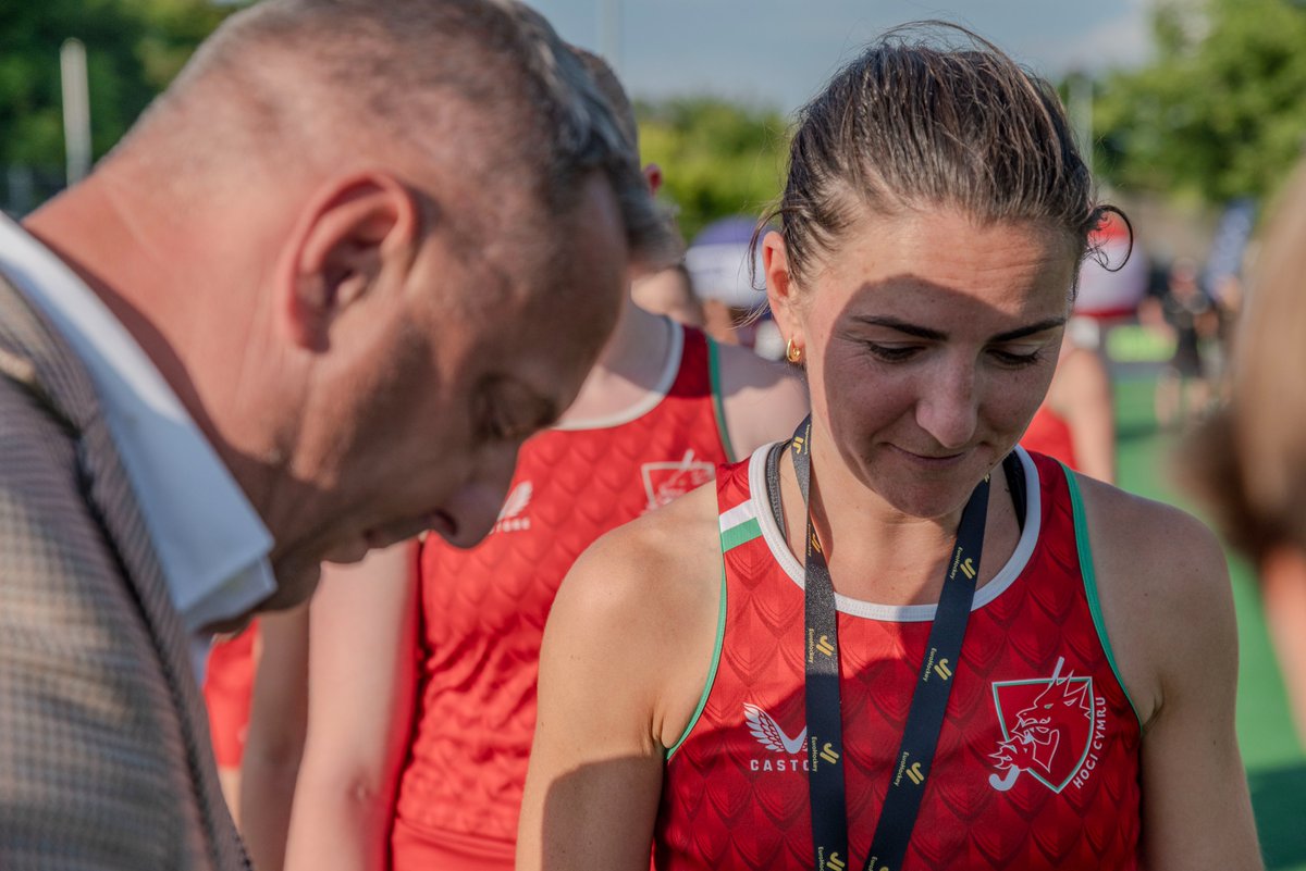 Hoci Cymru tweet media