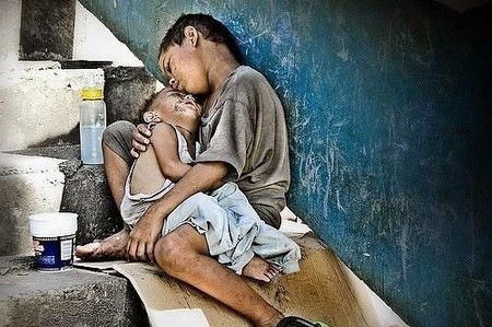 ✍🏻

رأف الله 
بحال الـضِـماد
كم واسى وكم جبـر 
وهو المكسـور في ضاده !

<a href="/aknan909/">أكنـان</a>