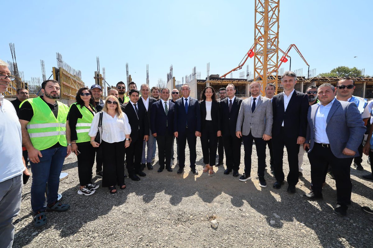 İstanbul'da her yaştan vatandaşımız için sosyal hizmetlerimizi güçlendiriyoruz.

Bugün Kayışdağı Mahallemizde temelini attığımız Darülaceze Yaş Alanlar Bakımevi ile büyüklerimize huzurlu ve güvenli bir yaşam alanı sunacağız.

İstanbul’da kimse kendini yalnız hissetmesin diye