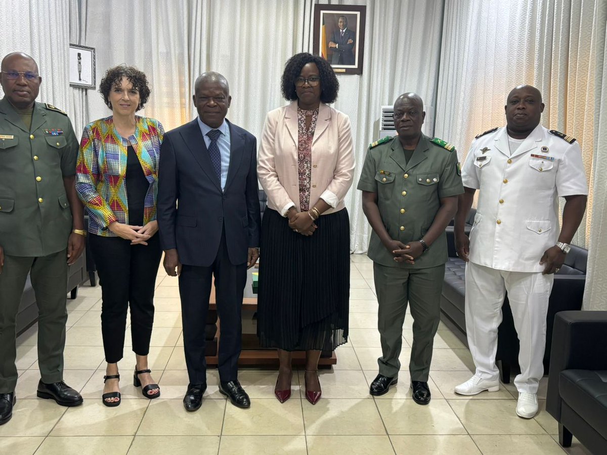 AmbCanBFA (@ambcanbfa) on Twitter photo À J-1 de #Benin65ans, le Ministre de la défense 🇧🇯 a gratifié Ambassadrice 🇨🇦 d'une chaleureuse audience. Ont été abordés le magnifique défilé alors en préparation, la coopération régionale pour la #sécurité & contre le #terrorisme, la désinformation, l'appui de <a href="/DefenseCanada/">Défense nationale</a>... À J-1 de #Benin65ans, le Ministre de la défense 🇧🇯 a gratifié Ambassadrice 🇨🇦 d'une chaleureuse audience. Ont été abordés le magnifique défilé alors en préparation, la coopération régionale pour la #sécurité & contre le #terrorisme, la désinformation, l'appui de <a href="/DefenseCanada/">Défense nationale</a>...