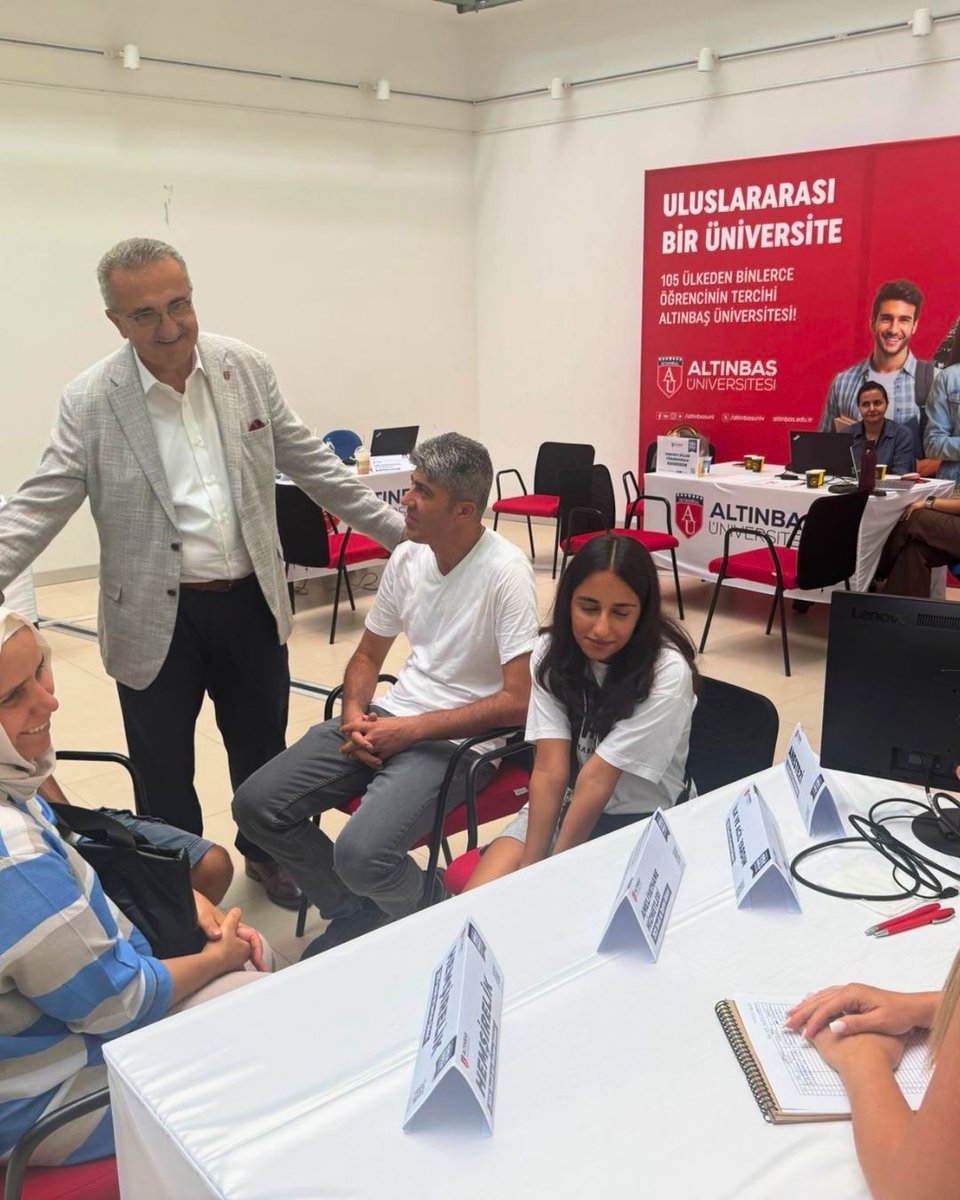 Tanıtım Günleri kapsamında Rektörümüz Prof. Dr. Cemal İbiş, Bakırköy yerleşkemizi ziyaret ederek aday öğrencilerle bir araya geldi.

🎓 Öğrencilerin merak ettiği soruları yanıtladı, üniversitemizin sunduğu akademik ve sosyal olanaklara dair bilgiler paylaştı.

13 Ağustos’a kadar
