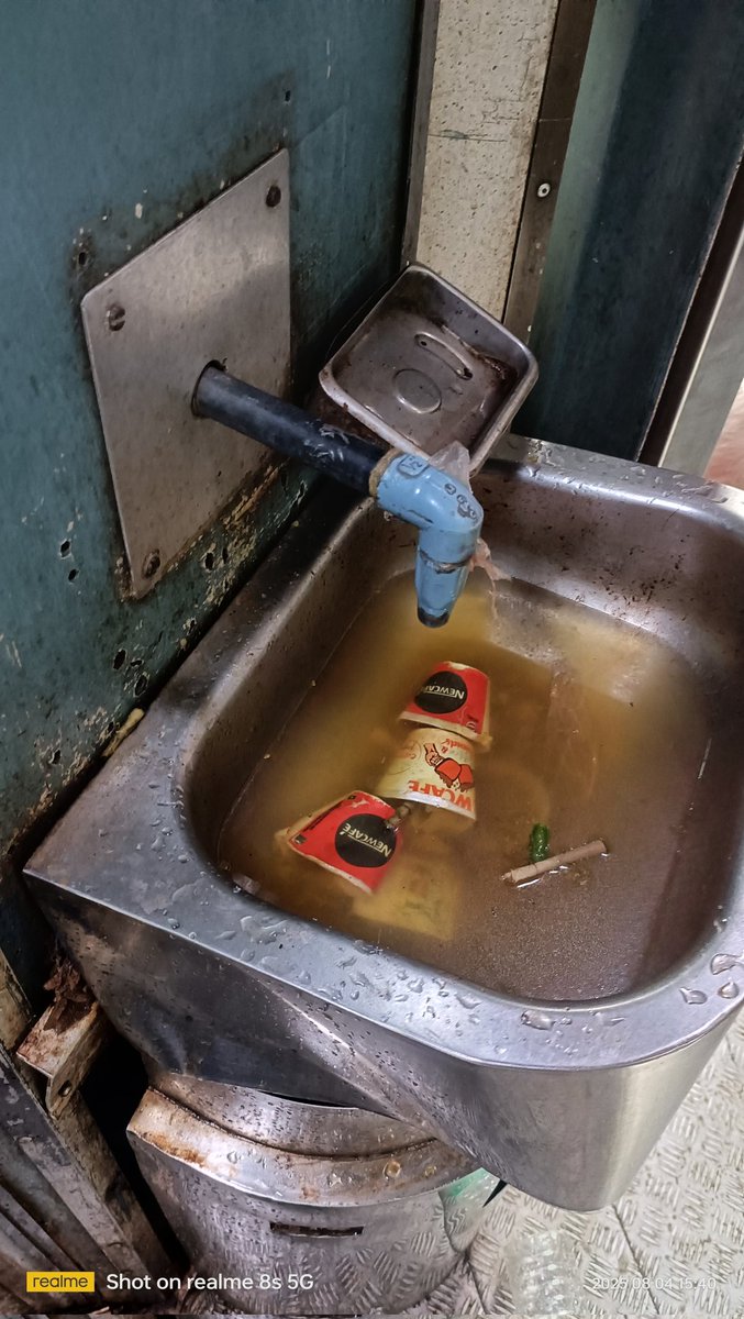 NathNsn's tweet photo. @drm_lmg_nfr @RailwaySeva @DRM_RNY @CoachingGHY Who is attending, Still no cleaning. https://t.co/OY70ZNRKE6