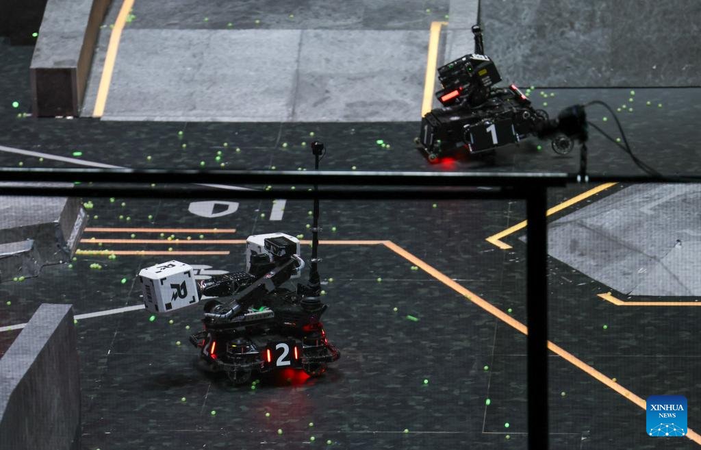 XHSwahili's tweet image. Fainali ya Mashindano ya kila mwaka ya Roboti ya 24 kwa wanafunzi wa Vyuo Vikuu(RMUC 2025) huko Shenzhen, kusini mwa China, yalihitimishwa jana, huku timu ya Jiaoloong kutoka Chuo Kikuu cha Shanghai Jiao Tong ikishinda ubingwa. #China #RoboMaster