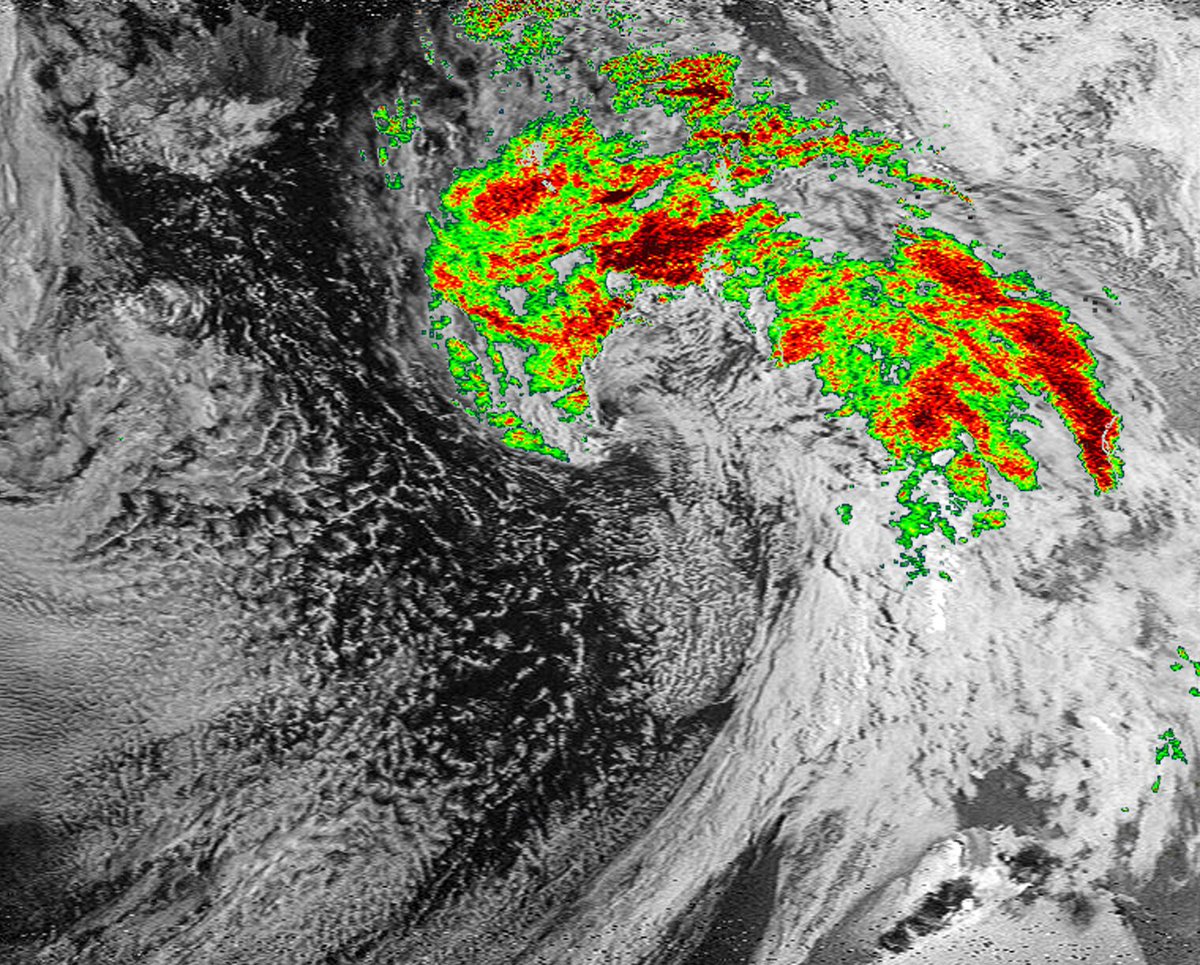 Morning view over #StormFloris as it was approaching the #Hebrides.

This satellite (together with NOAA 19) will be decommissioned in about two weeks, so this may very well be the last big storm it'll capture over the UK.

🛰️ NOAA 15 (08:42 UTC)

QFH + SAWbird + Airspy r2 +