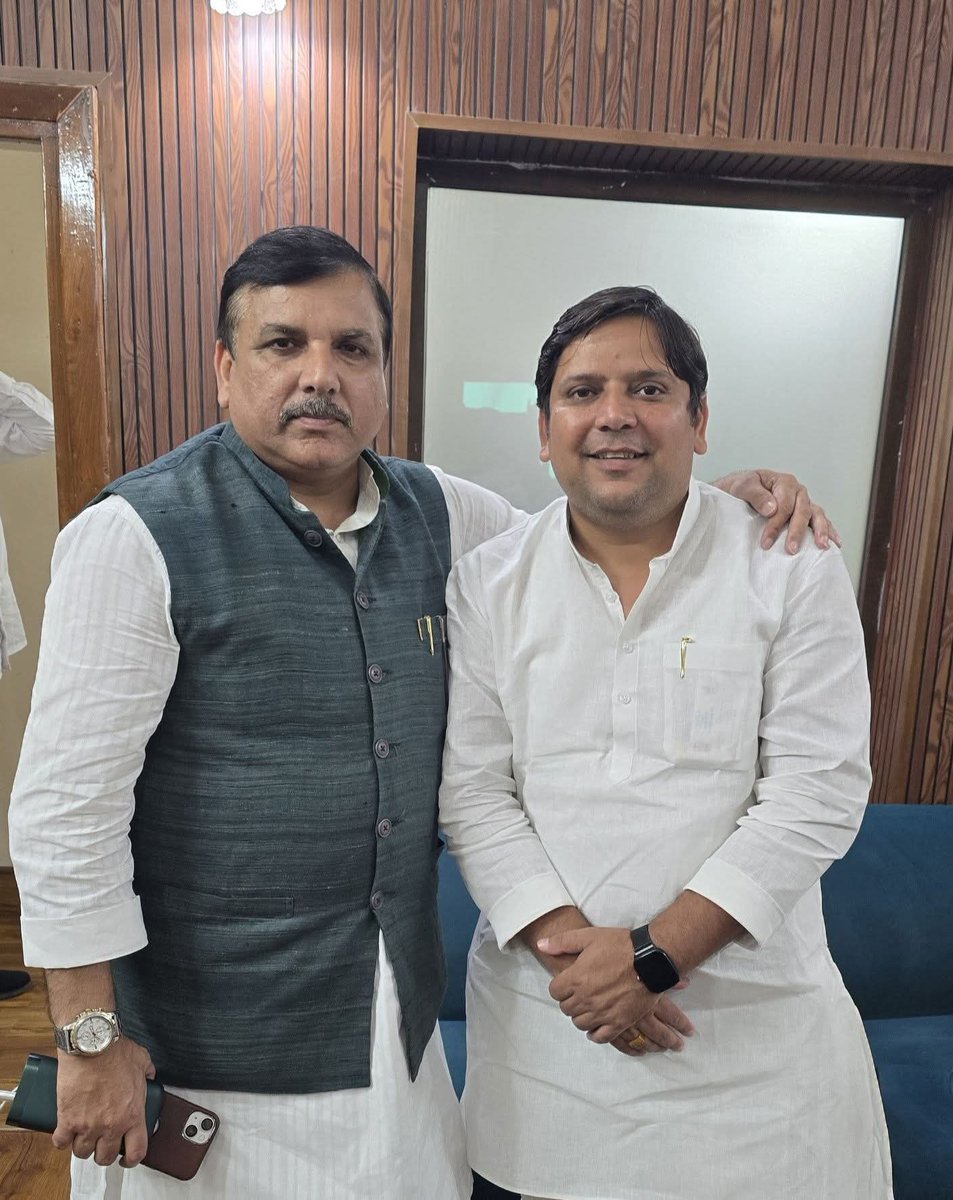 Ankush chaudhary (@ankushaap) on Twitter photo आज माननीय राज्यसभा सांसद बड़े भाई श्री <a href="/SanjayAzadSln/">Sanjay Singh AAP</a> जी से उनके दिल्ली आवास पर मुलाकात कर आगामी कार्यक्रमों और जनसरोकार के महत्वपूर्ण मुद्दों पर विस्तृत चर्चा की। आज माननीय राज्यसभा सांसद बड़े भाई श्री <a href="/SanjayAzadSln/">Sanjay Singh AAP</a> जी से उनके दिल्ली आवास पर मुलाकात कर आगामी कार्यक्रमों और जनसरोकार के महत्वपूर्ण मुद्दों पर विस्तृत चर्चा की।