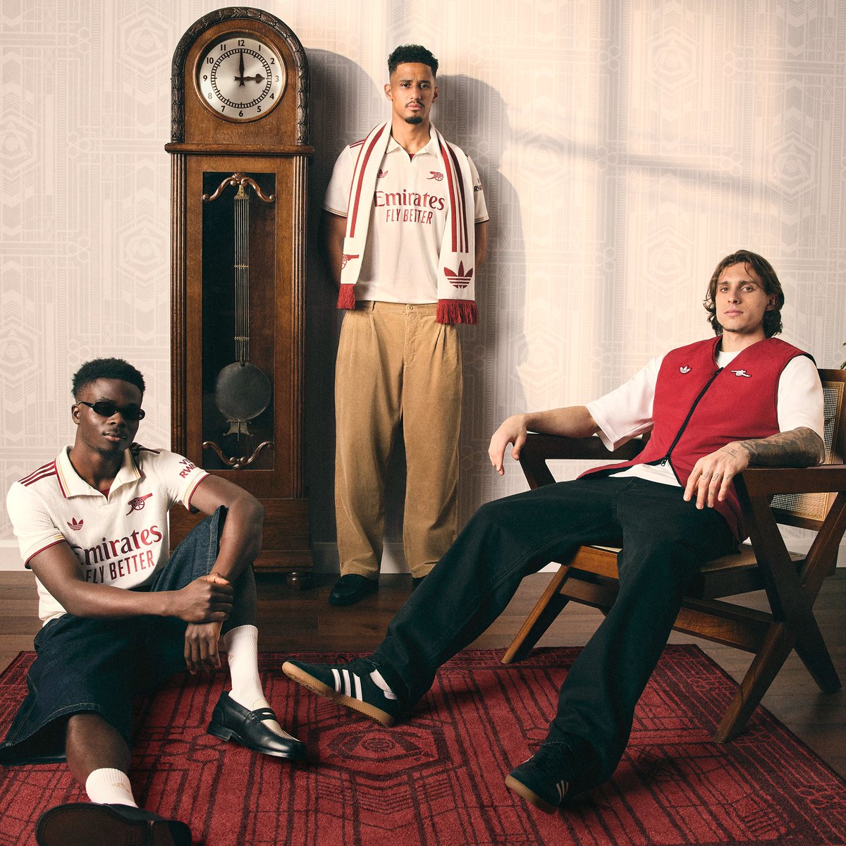 Ma della terza maglia dell'Arsenal dedicata a Highbury ne vogliamo parlare? 😍

I Gunners, insieme ad adidas, hanno svelato il nuovo third kit, che sarà un omaggio ai 20 anni dell'ultima partita giocata nello storico impianto di Highbury.